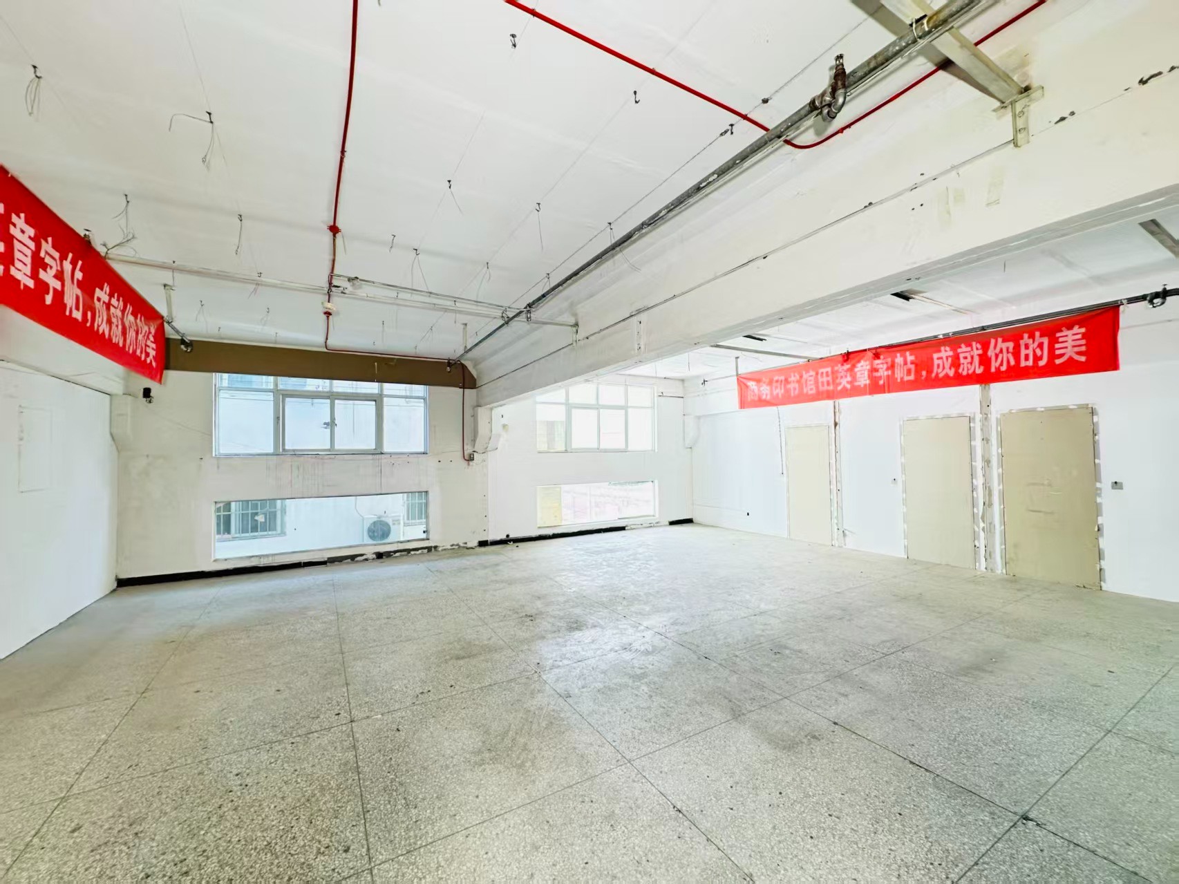 广阜路重点吸引人工智能应用、数字经济、电商直播、智能制造服务、软件开发、科技创新企业及创业团队入驻